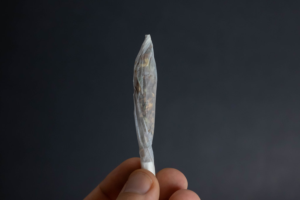 , Why You Should Try Smoking a Glunt Glass Blunt, Glassblunt